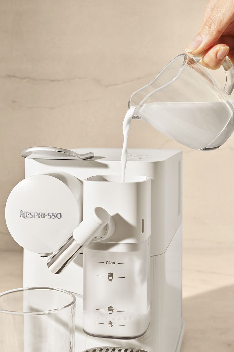 Cafeteira Lattissima One Preta 110V | Nespresso Brasil