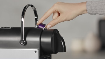 ピクシー スリー チタン｜コーヒーメーカー | ネスプレッソ