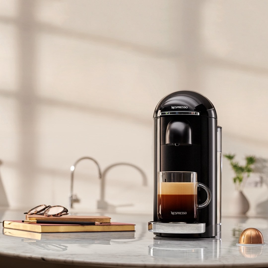 Nespresso vertuo Deluxe Black C – zwarte koffiemachine met glazen koffietas