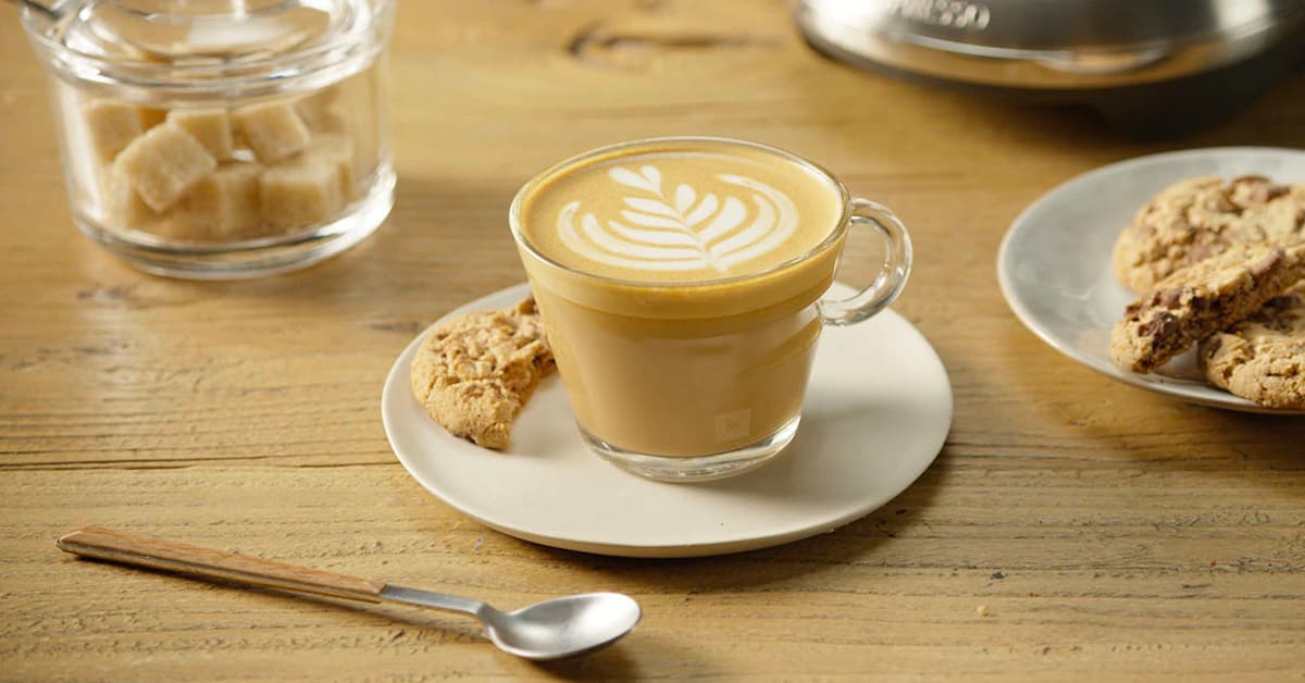 Un café Flat White avec deux capsules Nespreso