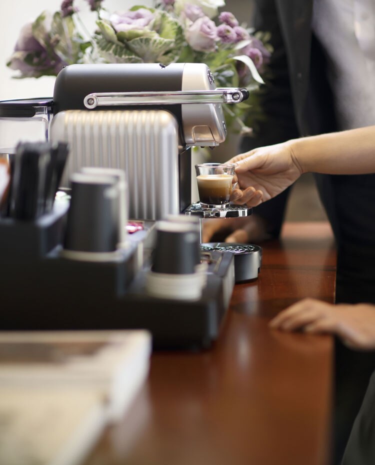 ジニアスセット｜業務用コーヒーマシン｜ネスプレッソ プロフェッショナル