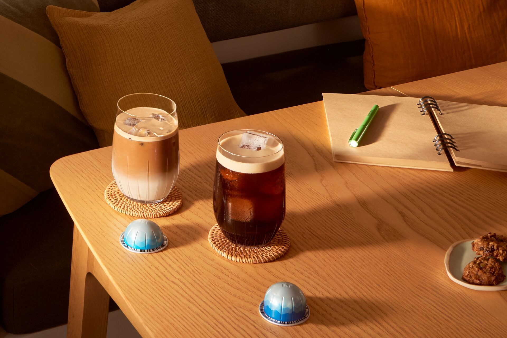  Iskaffe står på bordet